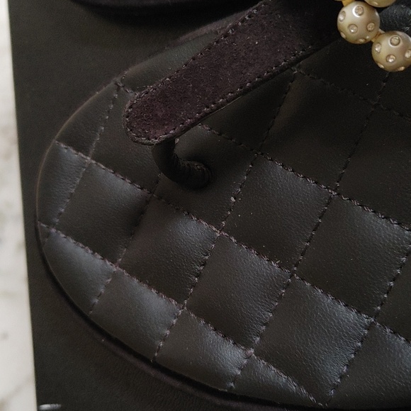 CHANEL Thongs Black Interlocking C Size 40 - Picture 15 of 15